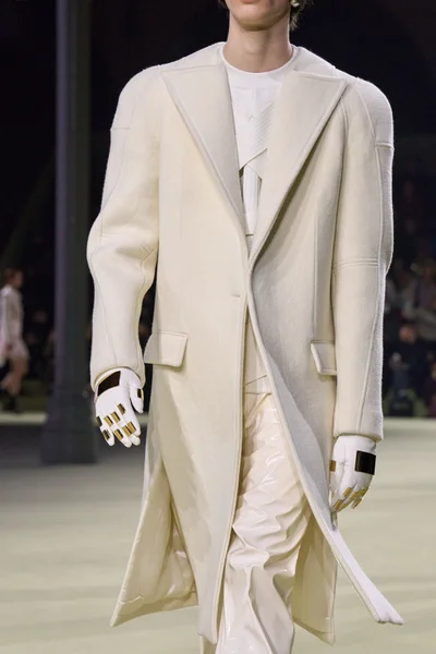 Look 63